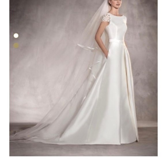 Pronovias Cathedral Length Veil #V_3355 - Picture 6 of 7